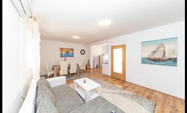 Apartman Marinovic Kaštela Exteriör bild