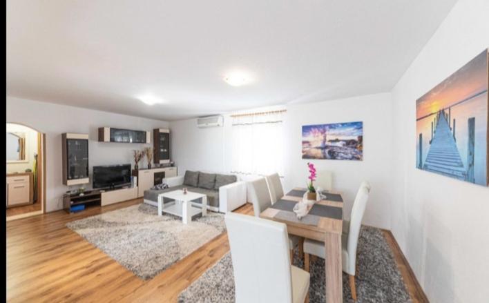 Apartman Marinovic Kaštela Exteriör bild